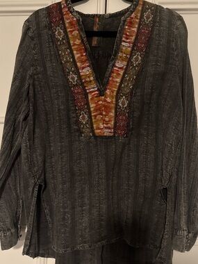 Aratta Silent Journey Boho Embroidered Tunic Medium free wristlet